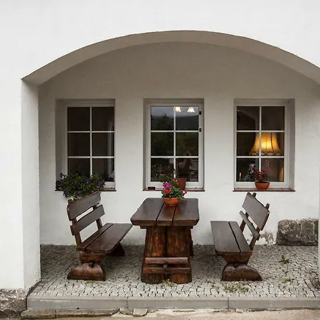 Jeleni Rog Bed & Breakfast *